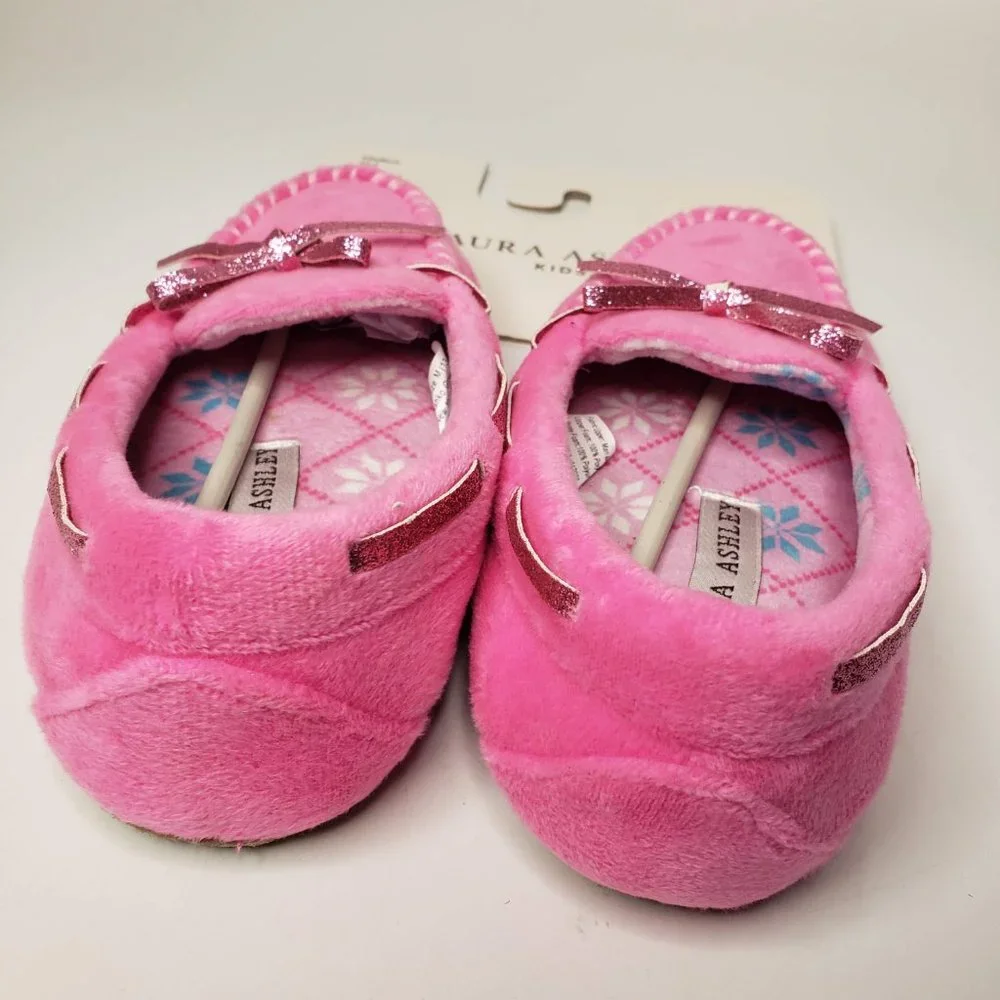 NWT Laura Ashley Kids Pink Velvet Cozy Warm House Slippers Soft Size M (13 - 1)